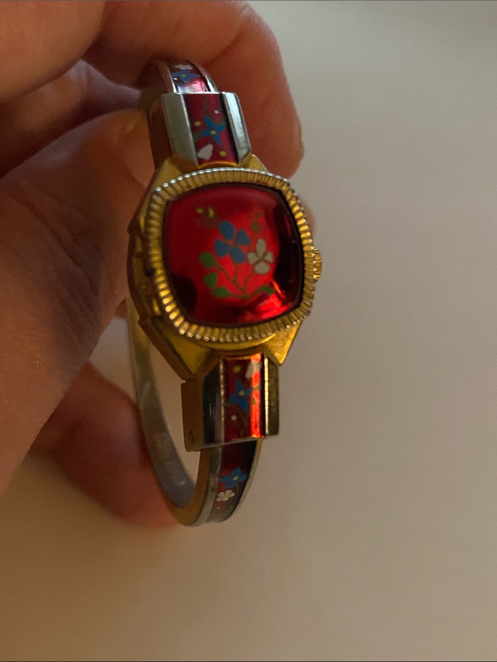 SWISS MADE Gold-Tone Red Floral Enamel Bangle Bracelet! Beautiful! - Picture 2 of 9